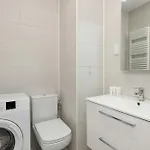 Comfortable With Access To The Gym And Parking By Renters *