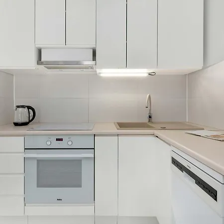 Comfortable With Access To The Gym And Parking By Renters *