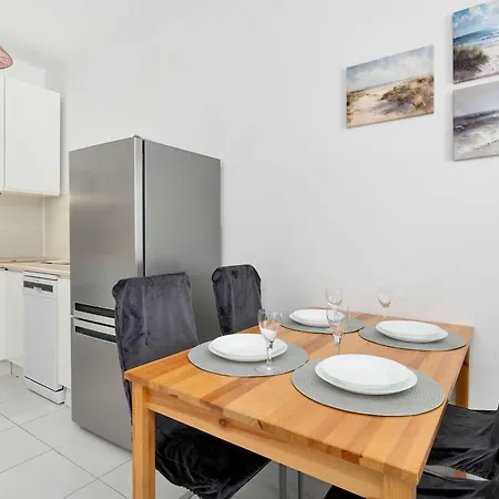 Comfortable With Access To The Gym And Parking By Renters グダニスク