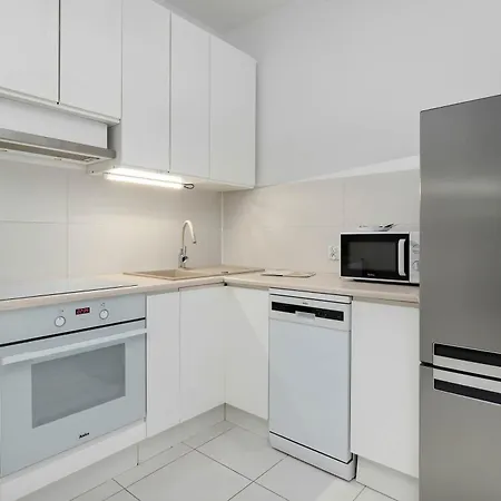 Comfortable With Access To The Gym And Parking By Renters Gdańsk