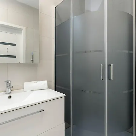 Comfortable With Access To The Gym And Parking By Renters