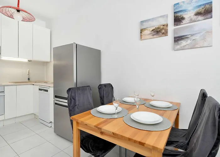 Comfortable With Access To The Gym And Parking By Renters グダニスク